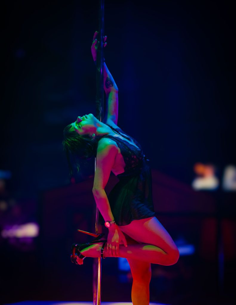 strip club in black hawk open till 4am